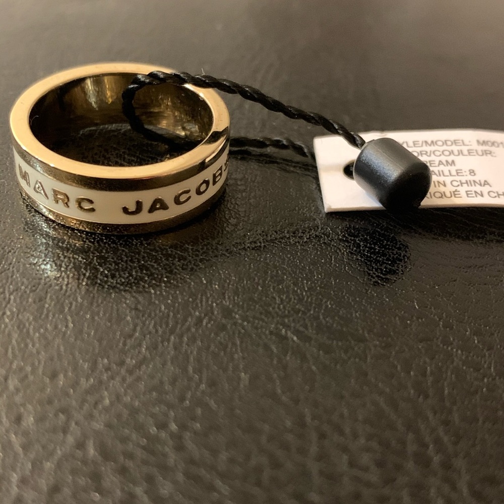 🤍 🆕 NWT Marc Jacobs Logo Band Ring